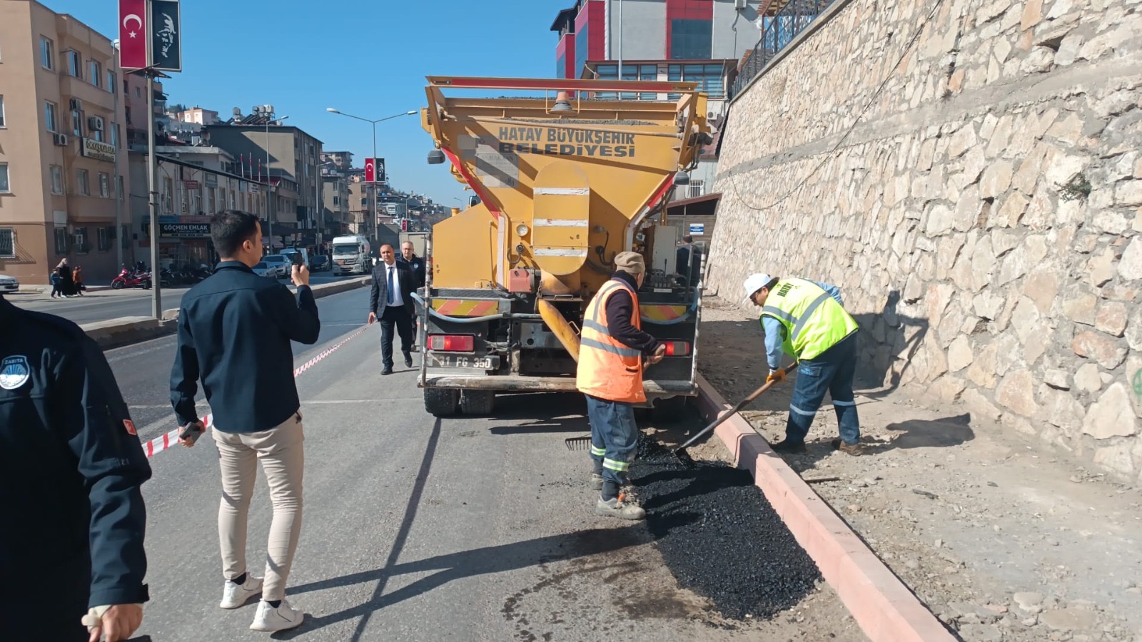 Belen Çarşısında Yol Çalışmaları Devam Ediyor.