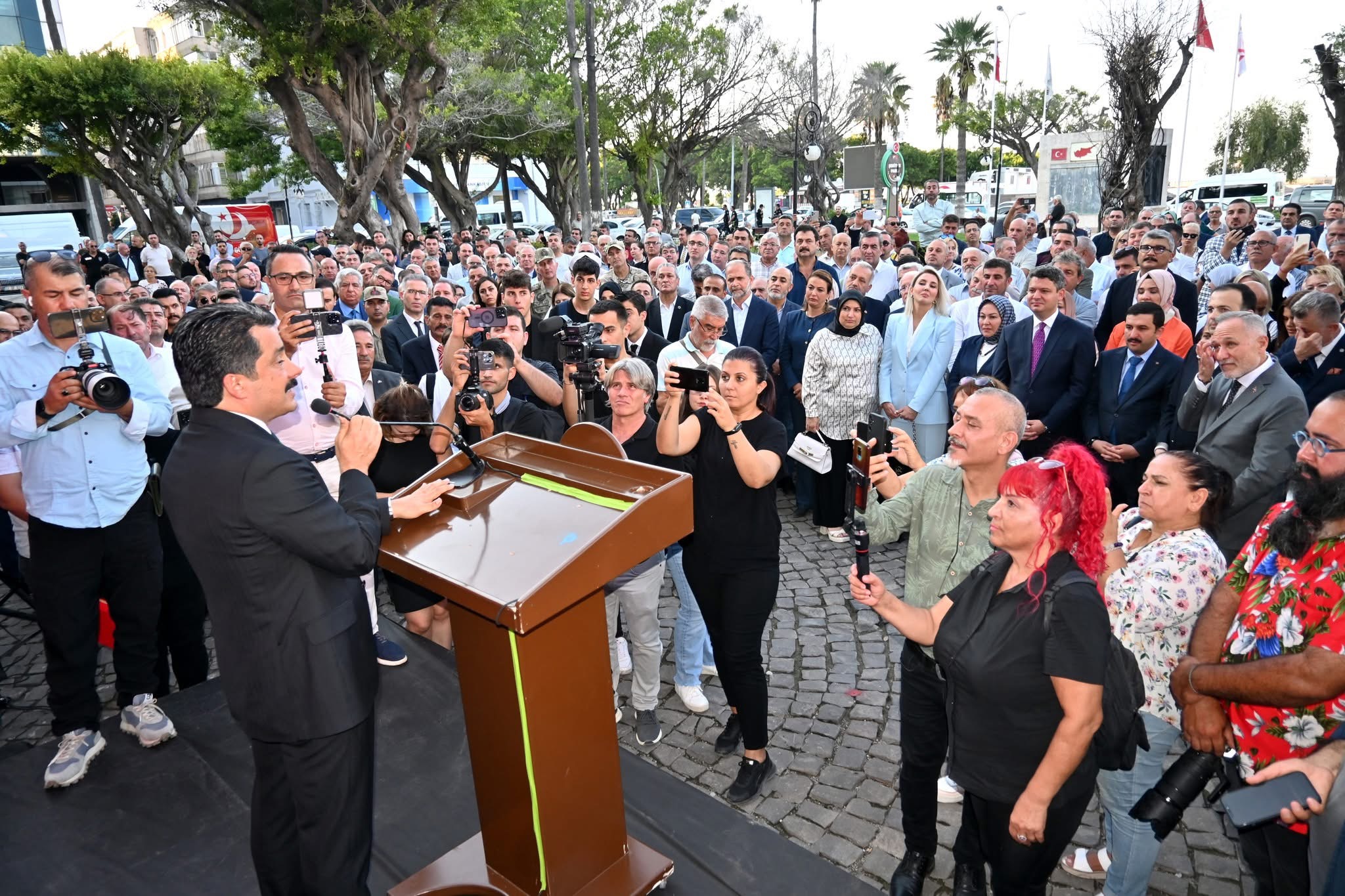 Cumhurbaşkanlığı kararnamesiyle Kırşehir Valiliğine atanan İskenderun Kaymakamı Sayın Murat Sefa Demiryürek, İskenderun’a duygu dolu konuşmasıyla veda etti.