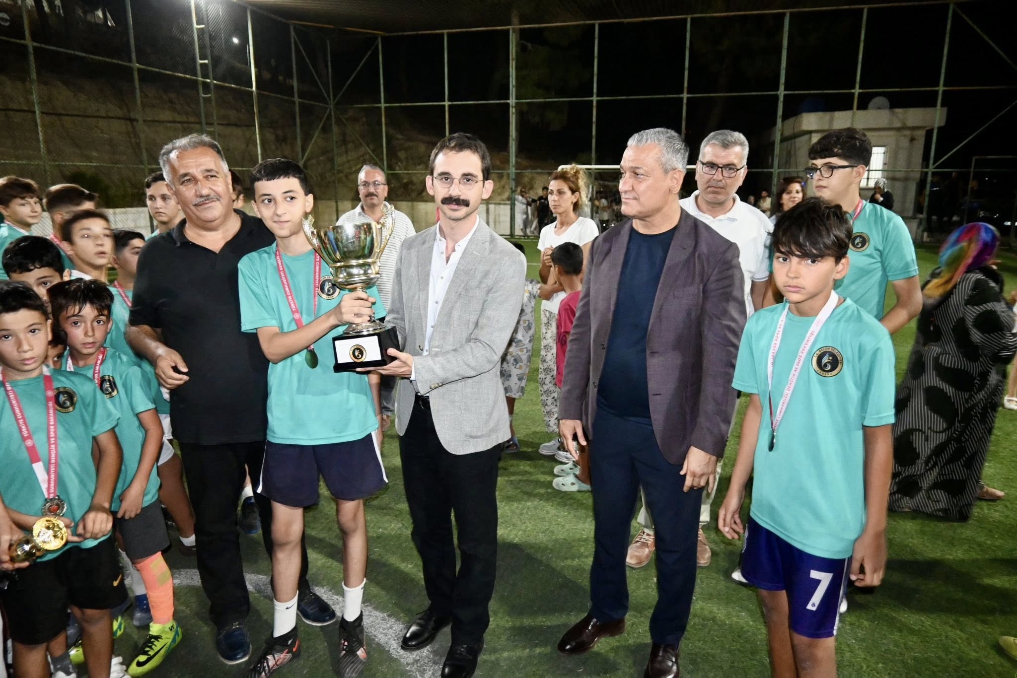 Başkan Gül Turnuvanın madalyalarını taktı